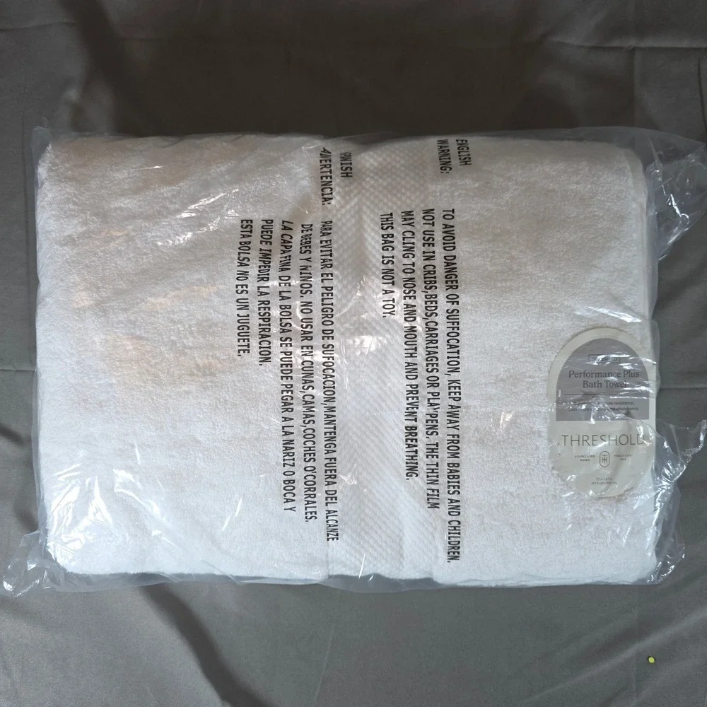 Threshold Performance Plus Oversized Bath Towel White 100% Cotton 33x63 NEW